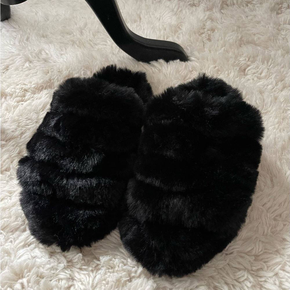 Ardene Black Faux Fur Fluffy Slippers Size 5/6